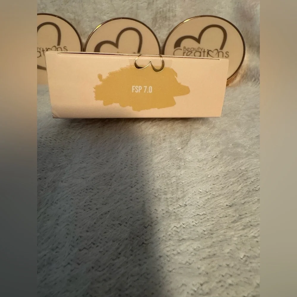 NIB Bundle of BEAUTY CREATIONS Powder Foundation and Loose Setting Powder